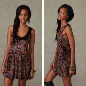 black red green floral velvet mini dress xs NWOT